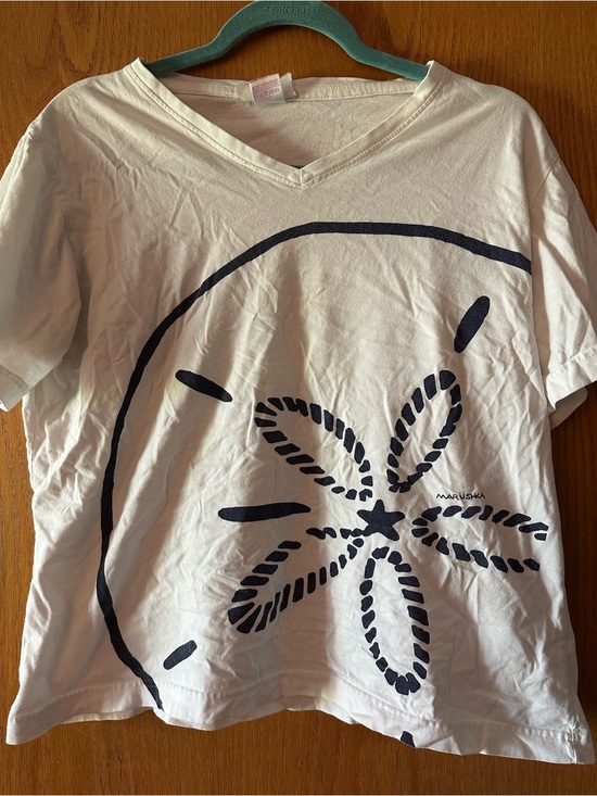 Marushka Tops - Vintage Marushka White V-Neck Tee with Sand Dollar Graphic